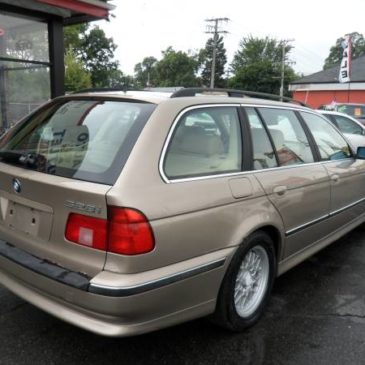 2000 BMW 528i Low Mile Wagon – $2900 (8 MILE AND EVERGREEN)